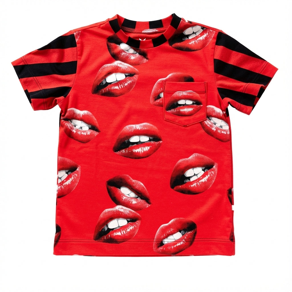 Smooches Tee