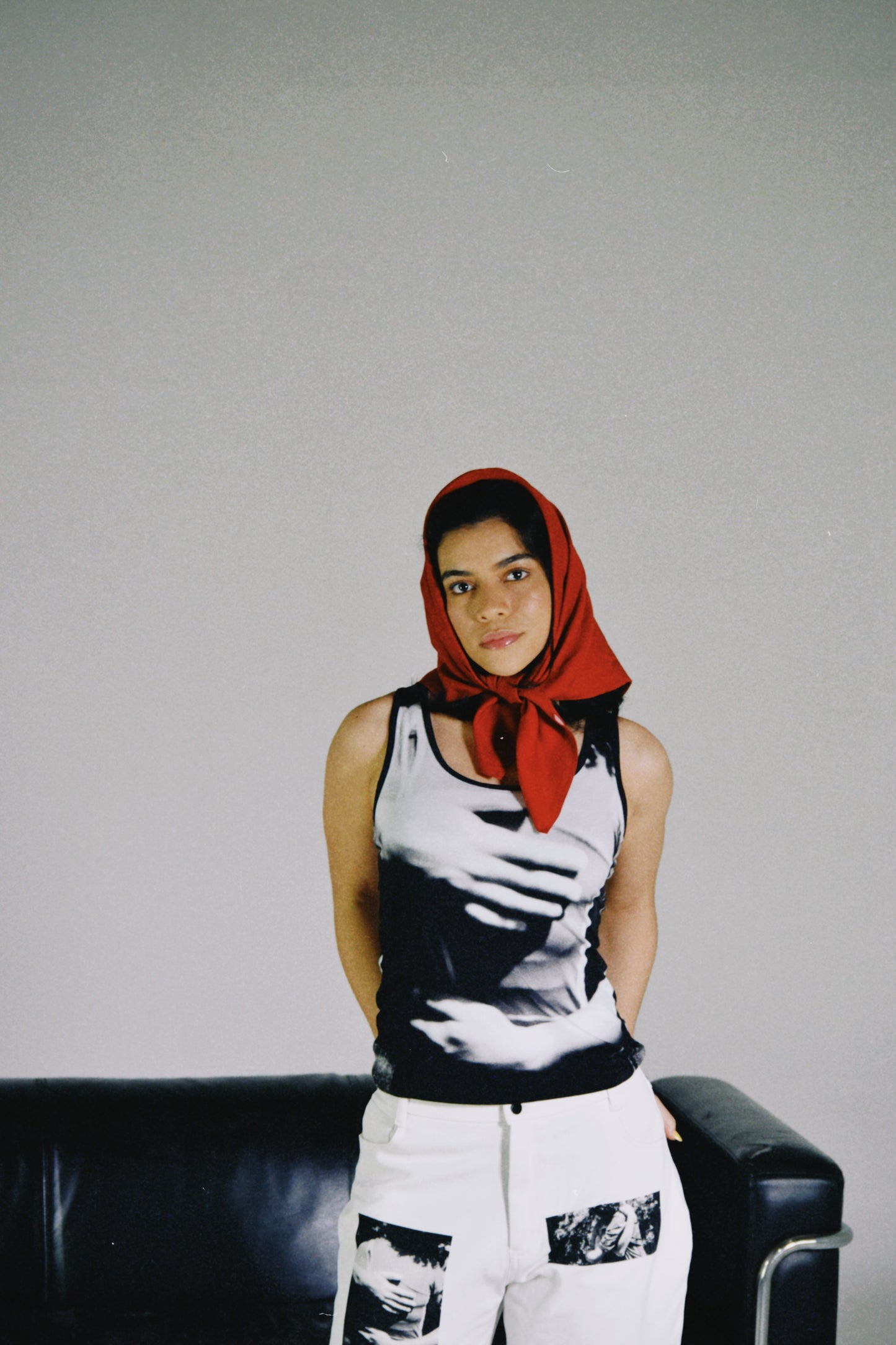 abrazos red scarf 